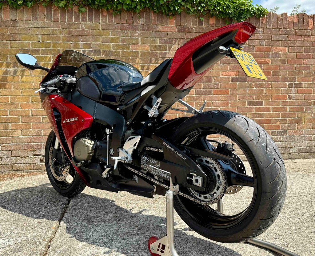 HONDA CBR1000RR Fireblade