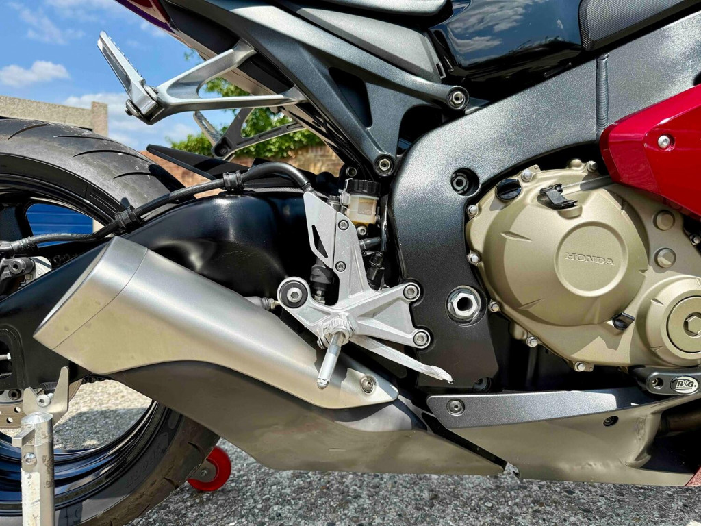 HONDA CBR1000RR Fireblade