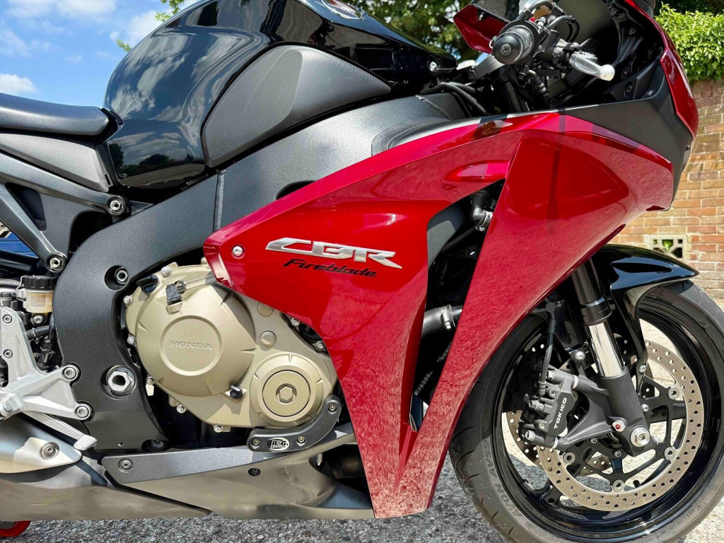 HONDA CBR1000RR Fireblade
