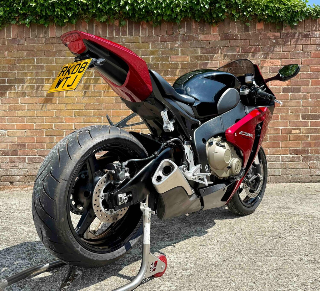 HONDA CBR1000RR Fireblade