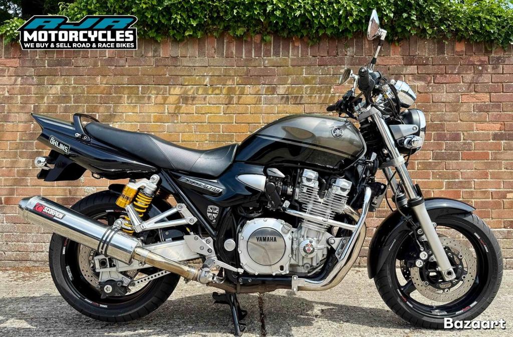 View YAMAHA XJR1300 