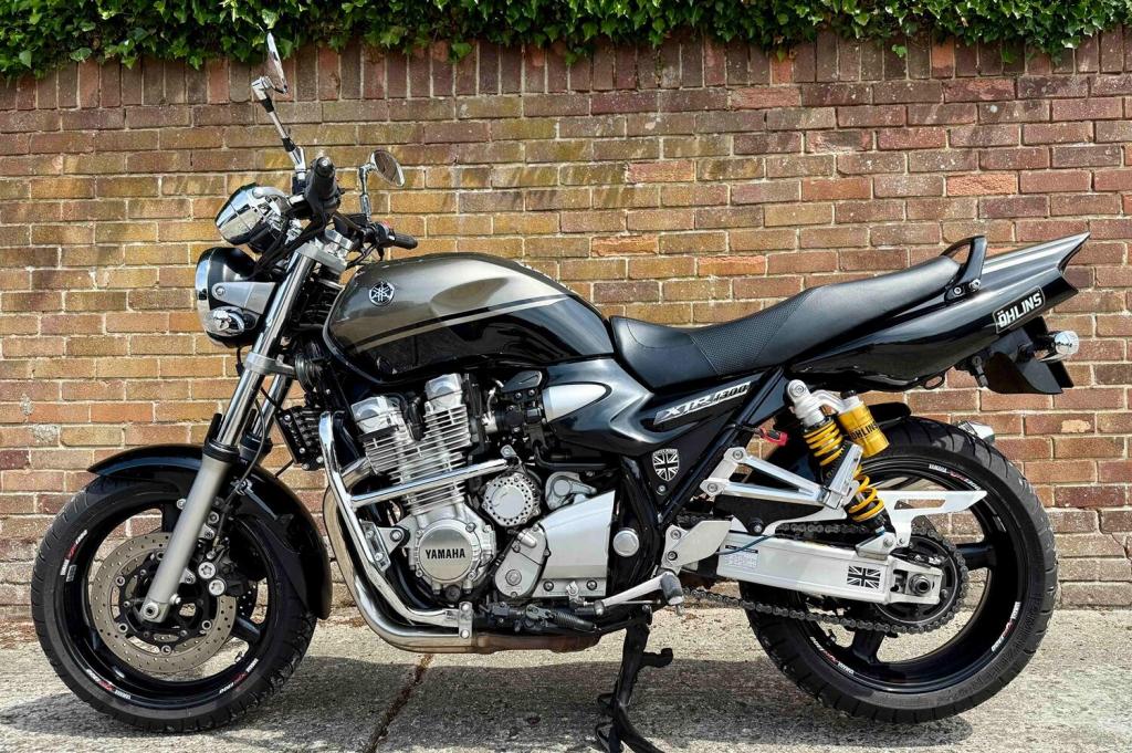 View YAMAHA XJR1300 