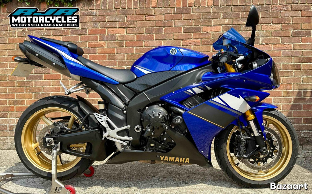 View YAMAHA R1 