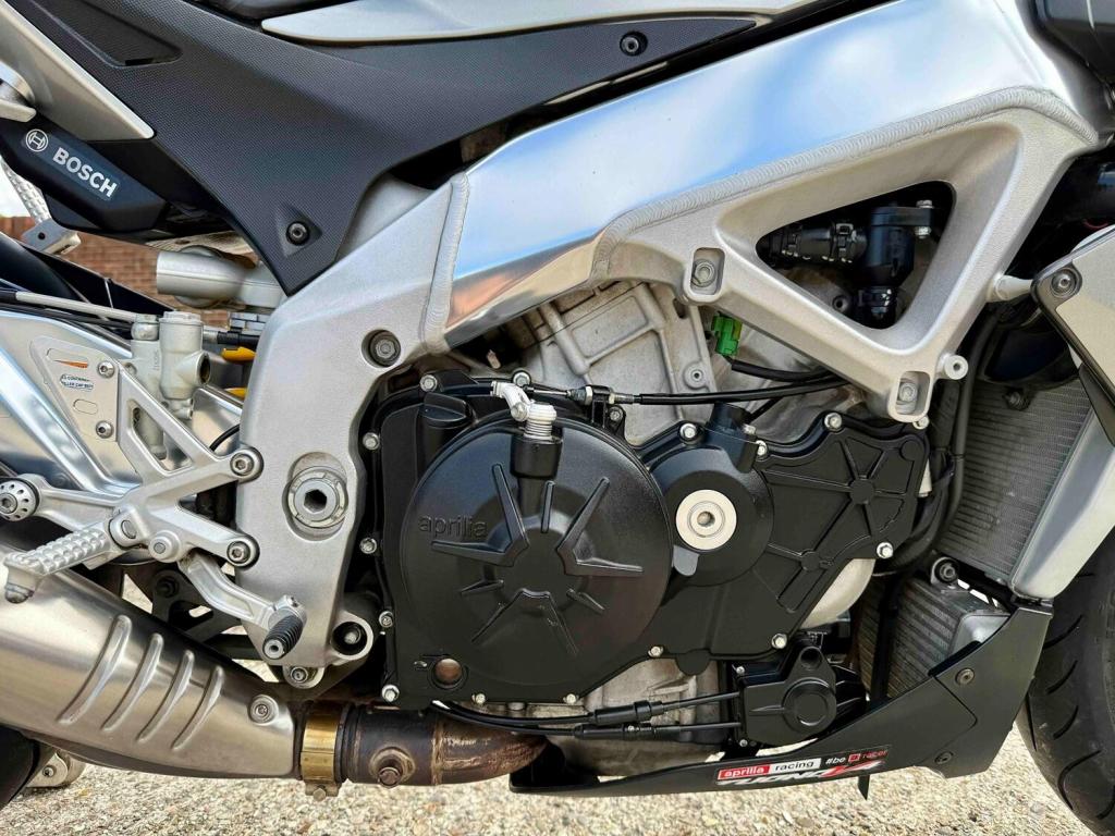 APRILIA Tuono 1100 V4