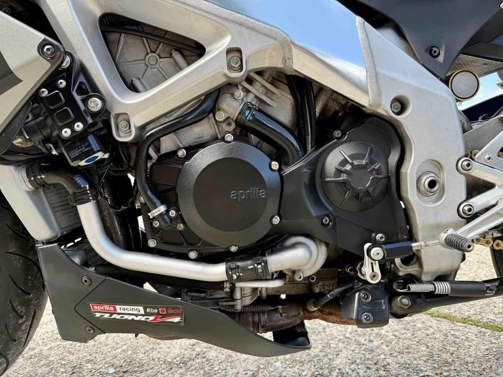 APRILIA Tuono 1100 V4