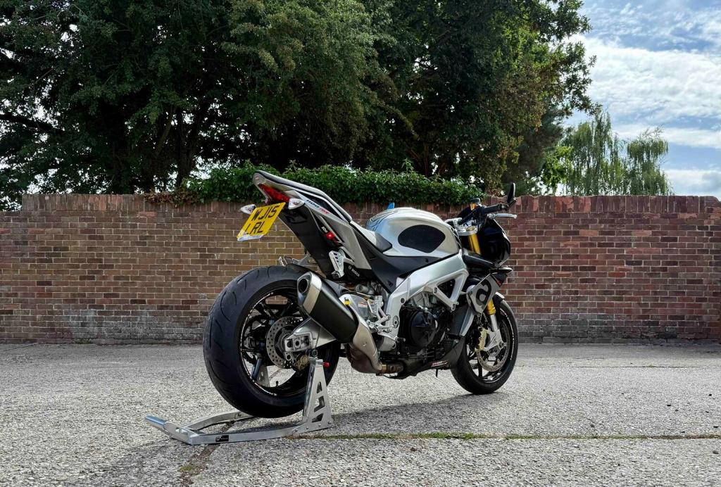 APRILIA Tuono 1100 V4