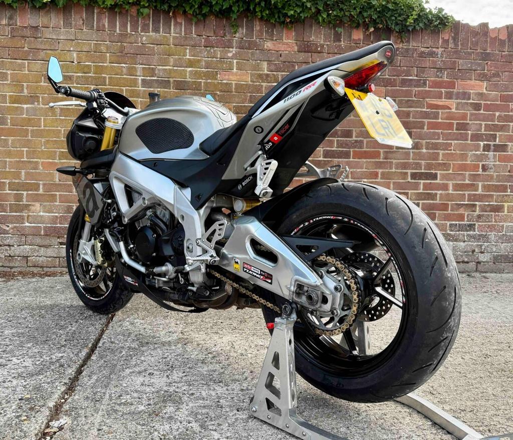 APRILIA Tuono 1100 V4