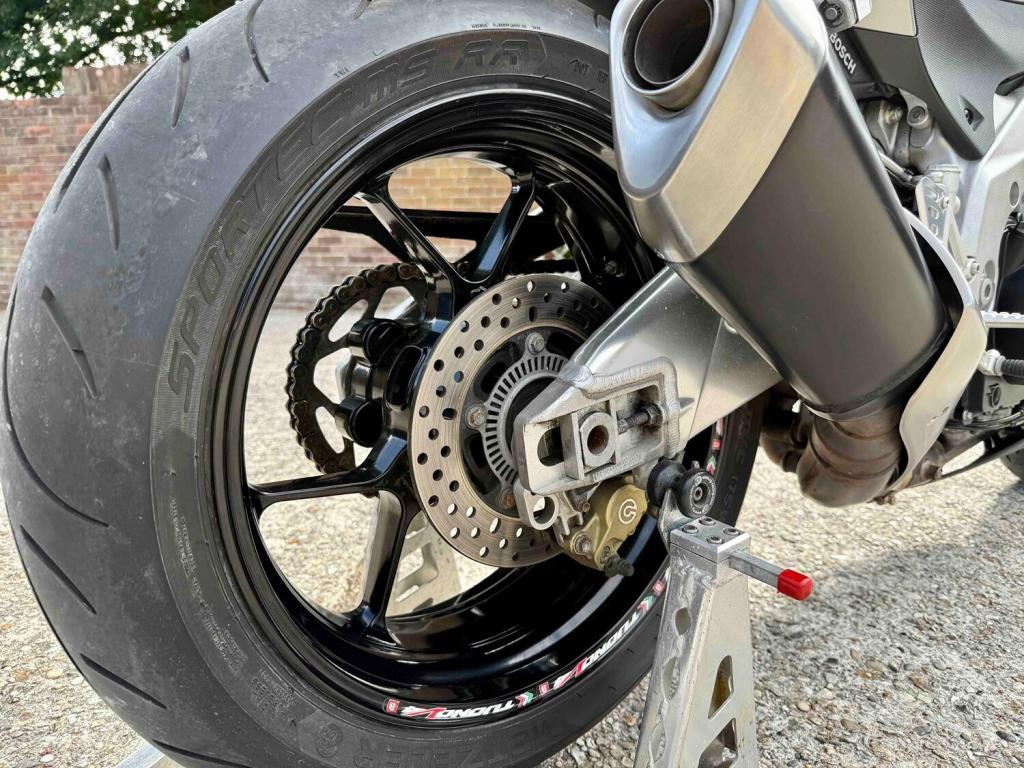 APRILIA Tuono 1100 V4