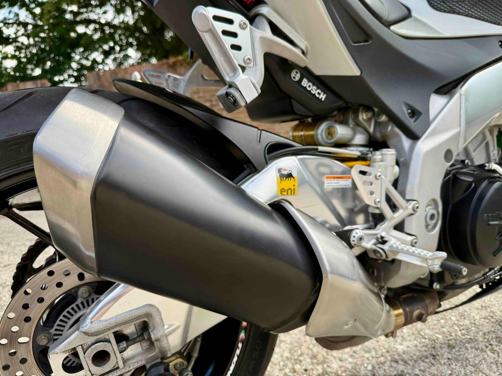 APRILIA Tuono 1100 V4