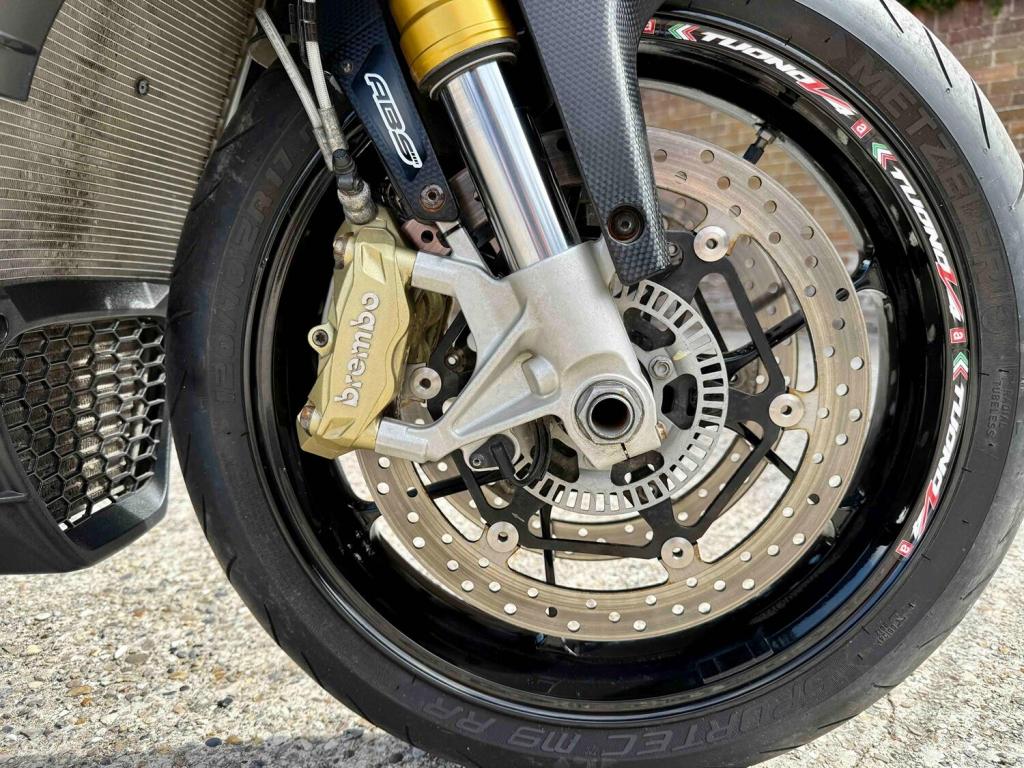 APRILIA Tuono 1100 V4