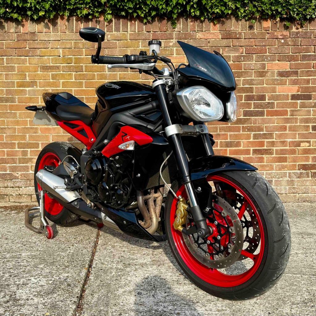View TRIUMPH STREET TRIPLE 675 RX