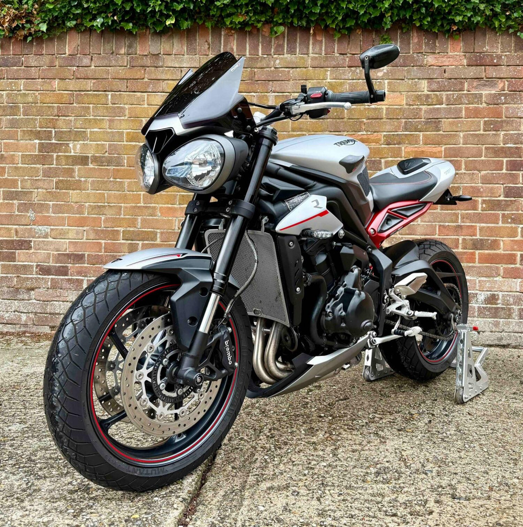 View TRIUMPH STREET TRIPLE 765 R