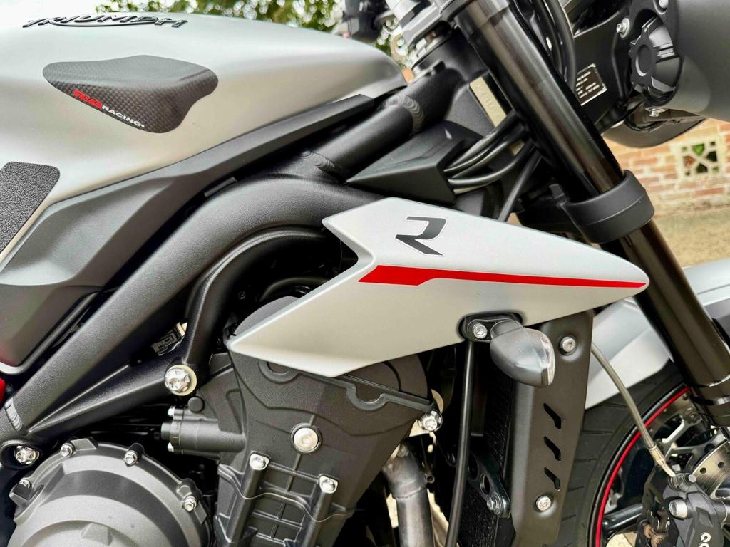 TRIUMPH STREET TRIPLE 765