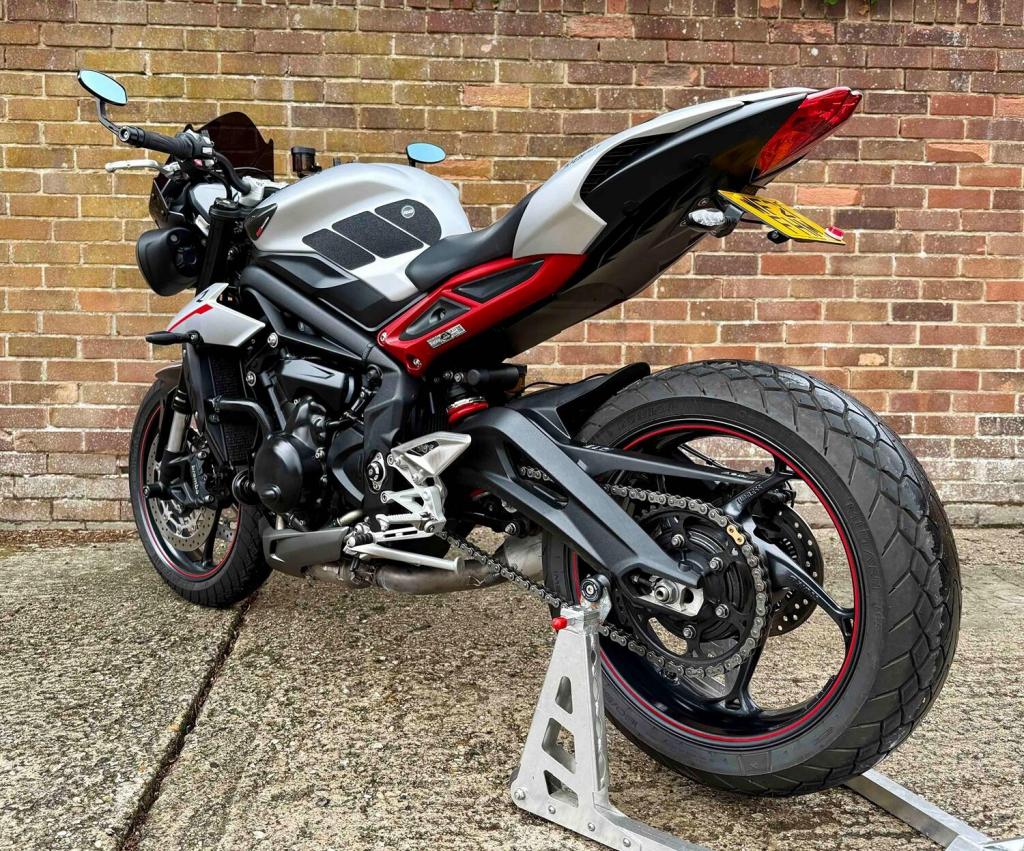 TRIUMPH STREET TRIPLE 765