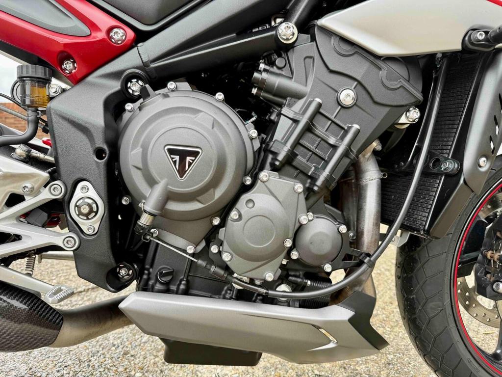TRIUMPH STREET TRIPLE 765