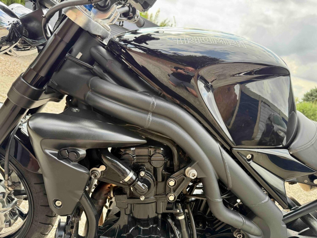 TRIUMPH SPEED TRIPLE 1050