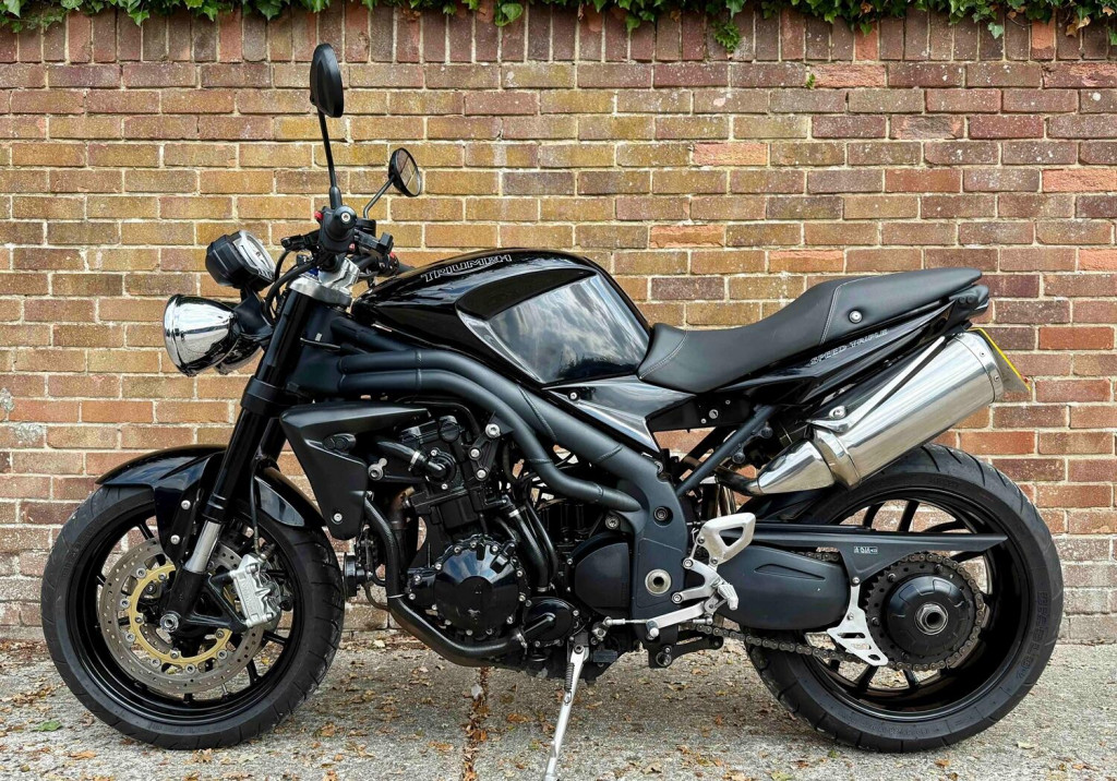 View TRIUMPH SPEED TRIPLE 1050 