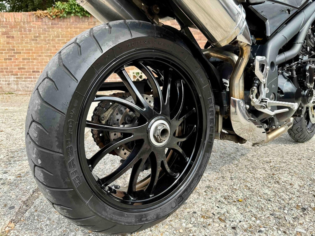 TRIUMPH SPEED TRIPLE 1050