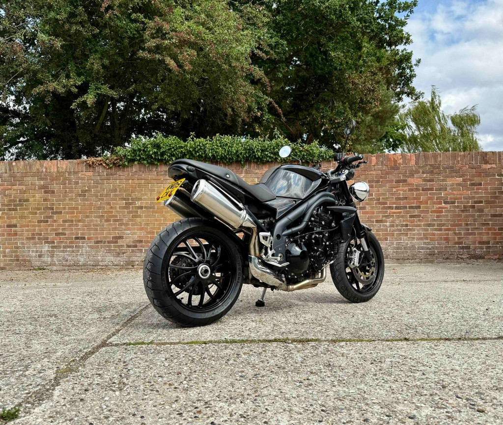 TRIUMPH SPEED TRIPLE 1050