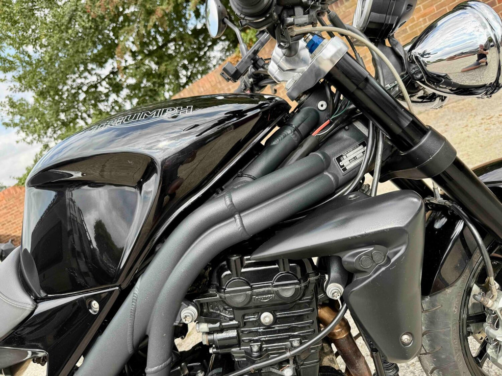 TRIUMPH SPEED TRIPLE 1050