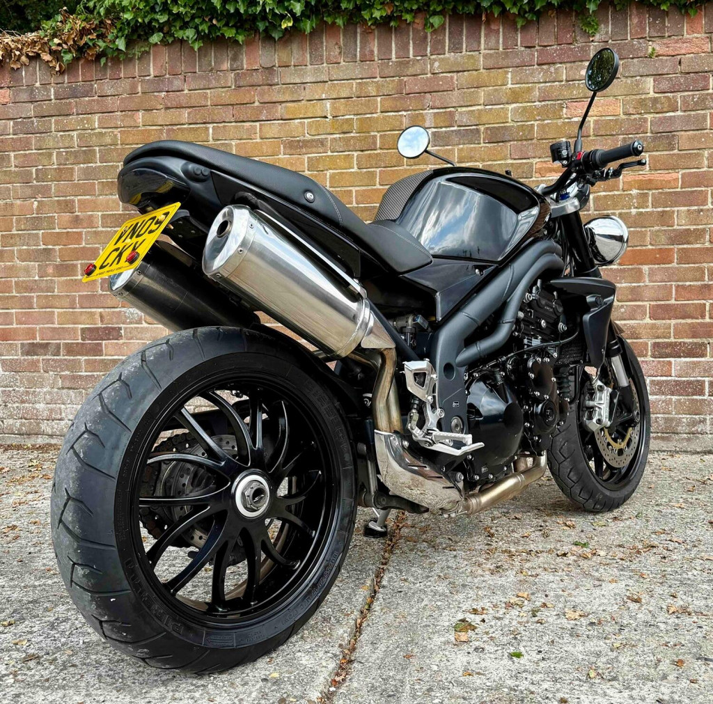 TRIUMPH SPEED TRIPLE 1050