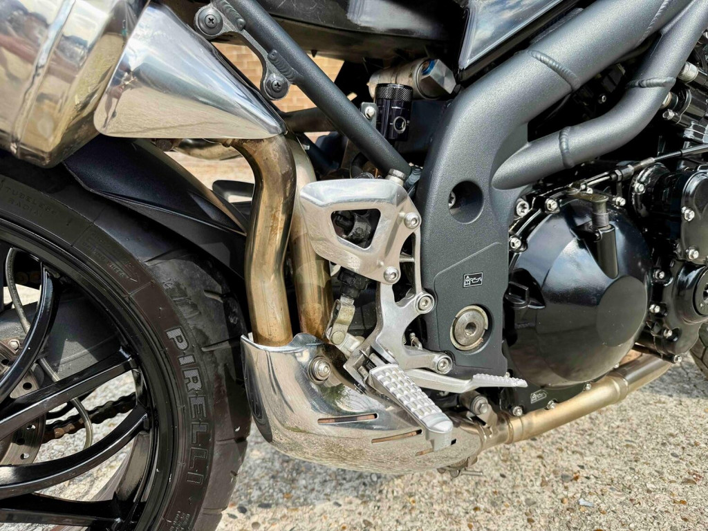 TRIUMPH SPEED TRIPLE 1050