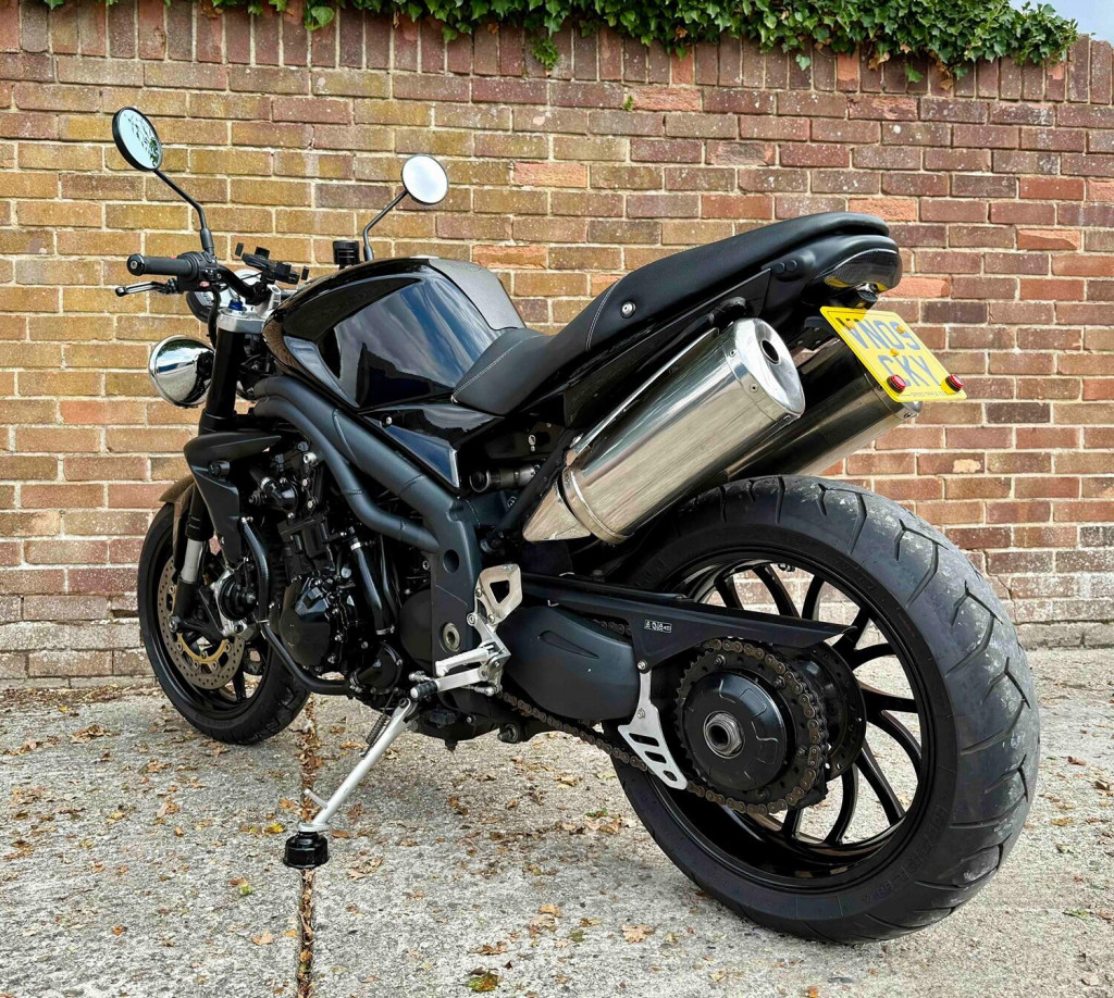TRIUMPH SPEED TRIPLE 1050