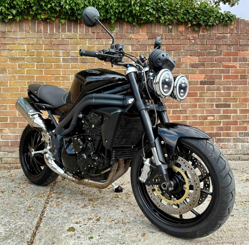 TRIUMPH SPEED TRIPLE 1050