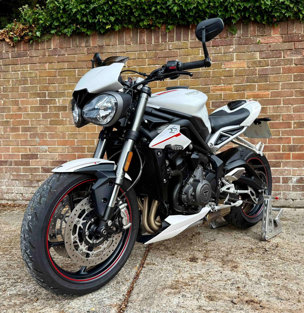 View TRIUMPH STREET TRIPLE 765 RS