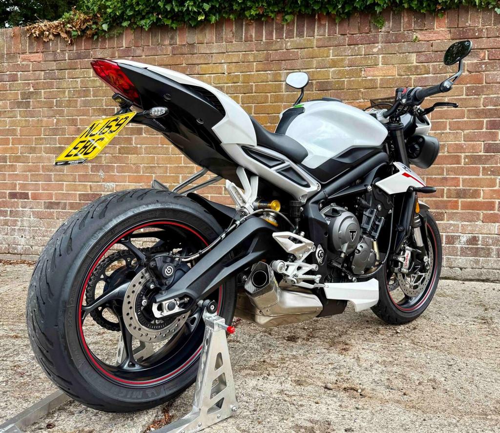 TRIUMPH STREET TRIPLE 765