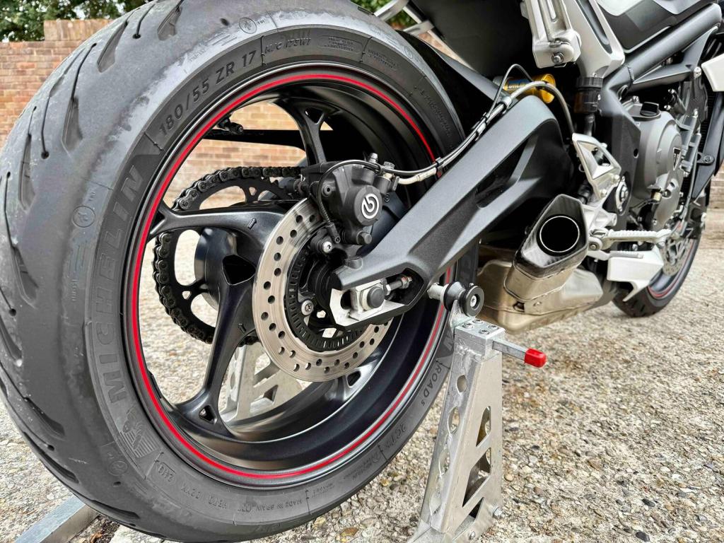 TRIUMPH STREET TRIPLE 765