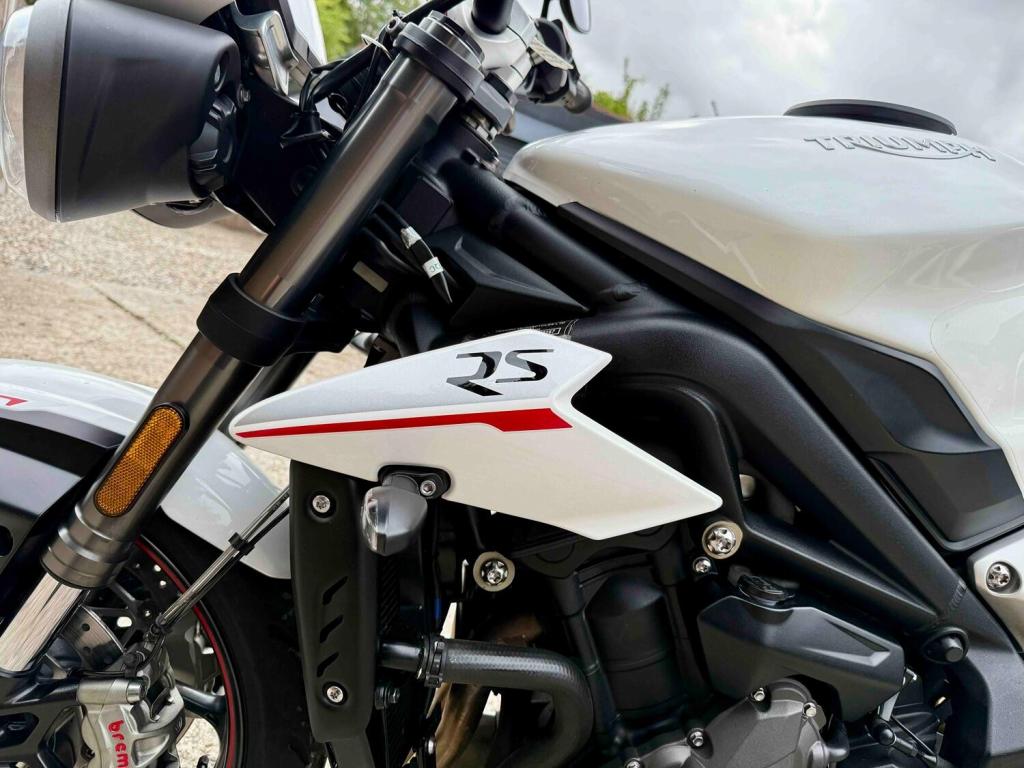 TRIUMPH STREET TRIPLE 765