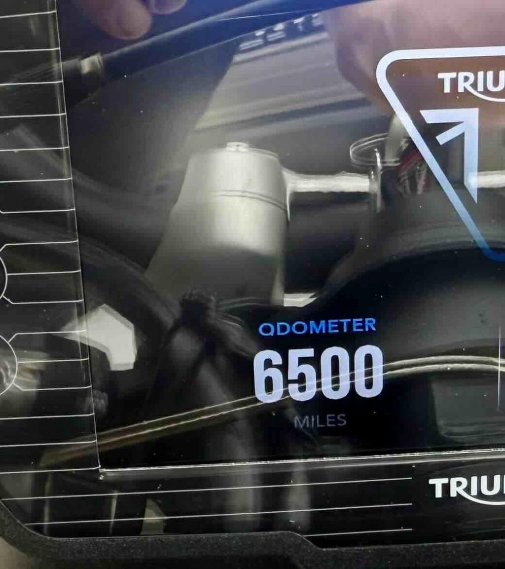 TRIUMPH STREET TRIPLE 765