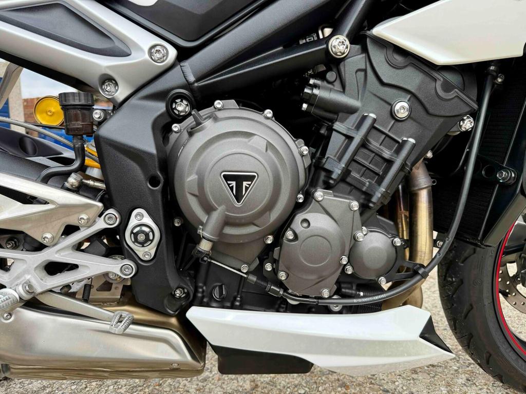 TRIUMPH STREET TRIPLE 765