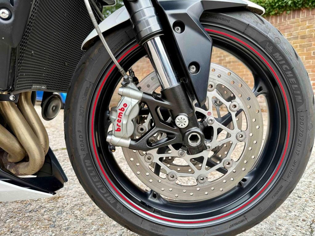 TRIUMPH STREET TRIPLE 765