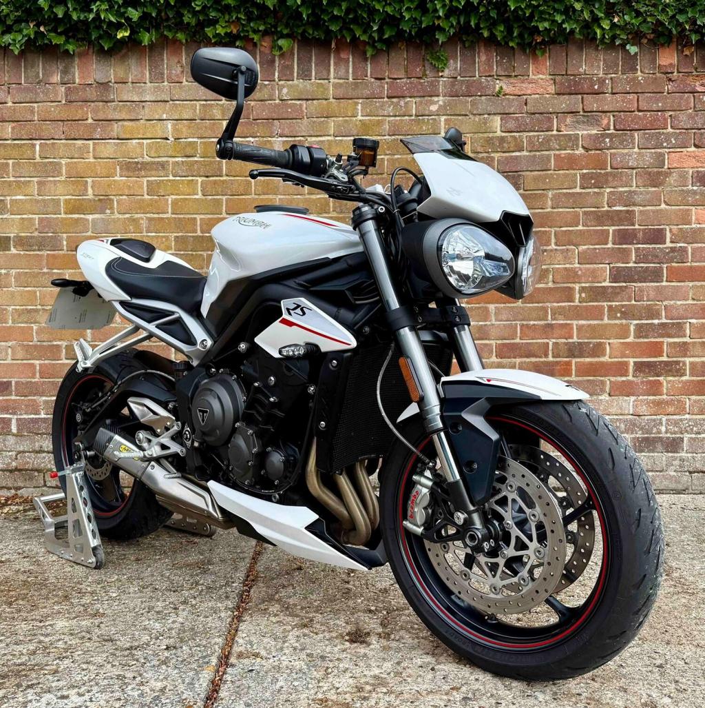 TRIUMPH STREET TRIPLE 765
