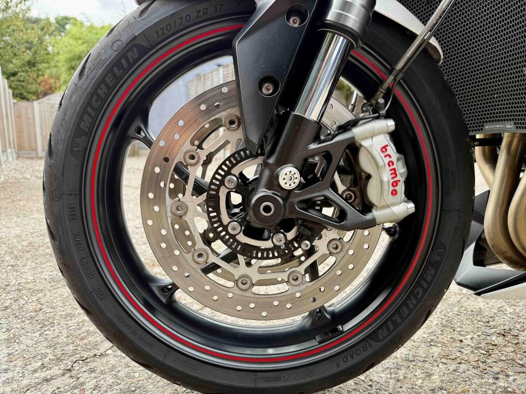 TRIUMPH STREET TRIPLE 765