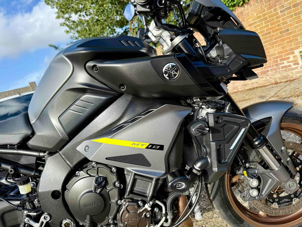 YAMAHA MT-10
