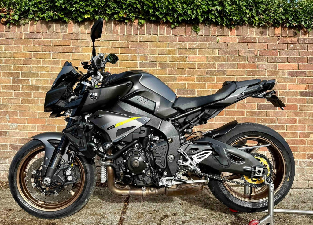 View YAMAHA MT-10 