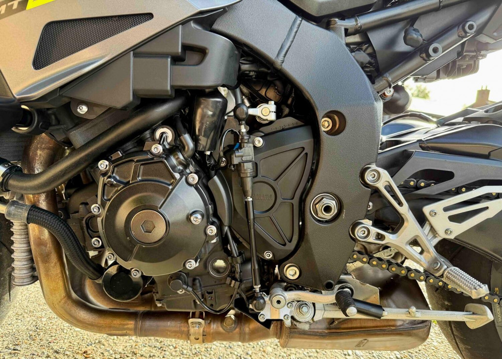 YAMAHA MT-10