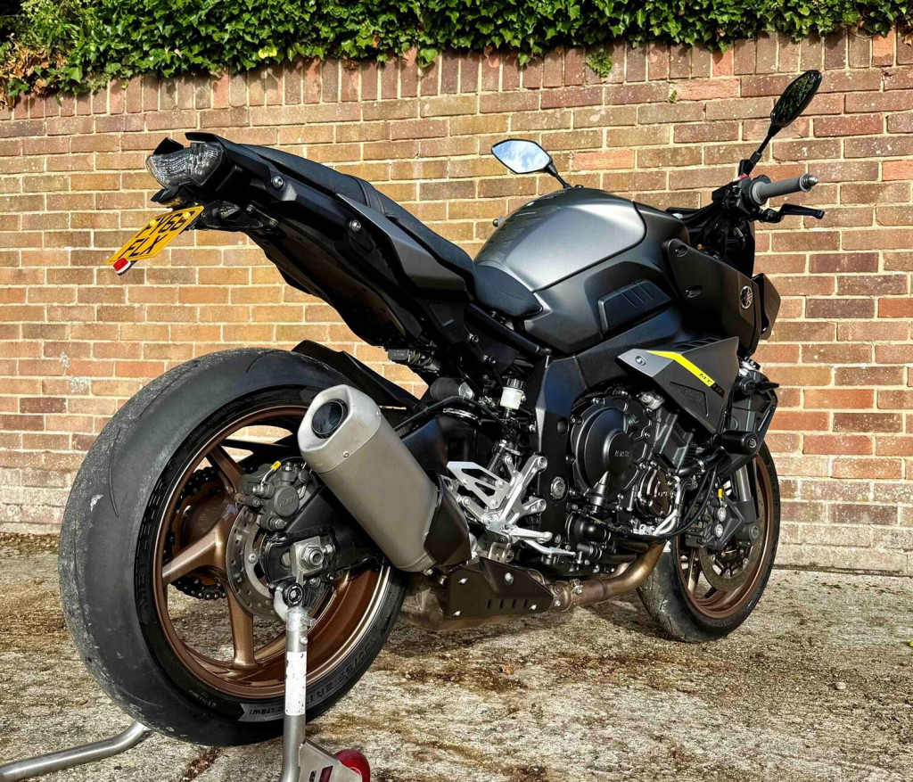 YAMAHA MT-10