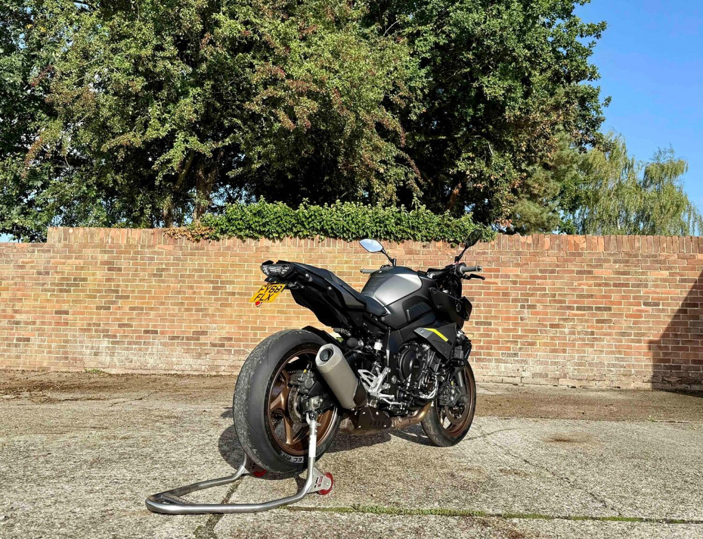 YAMAHA MT-10