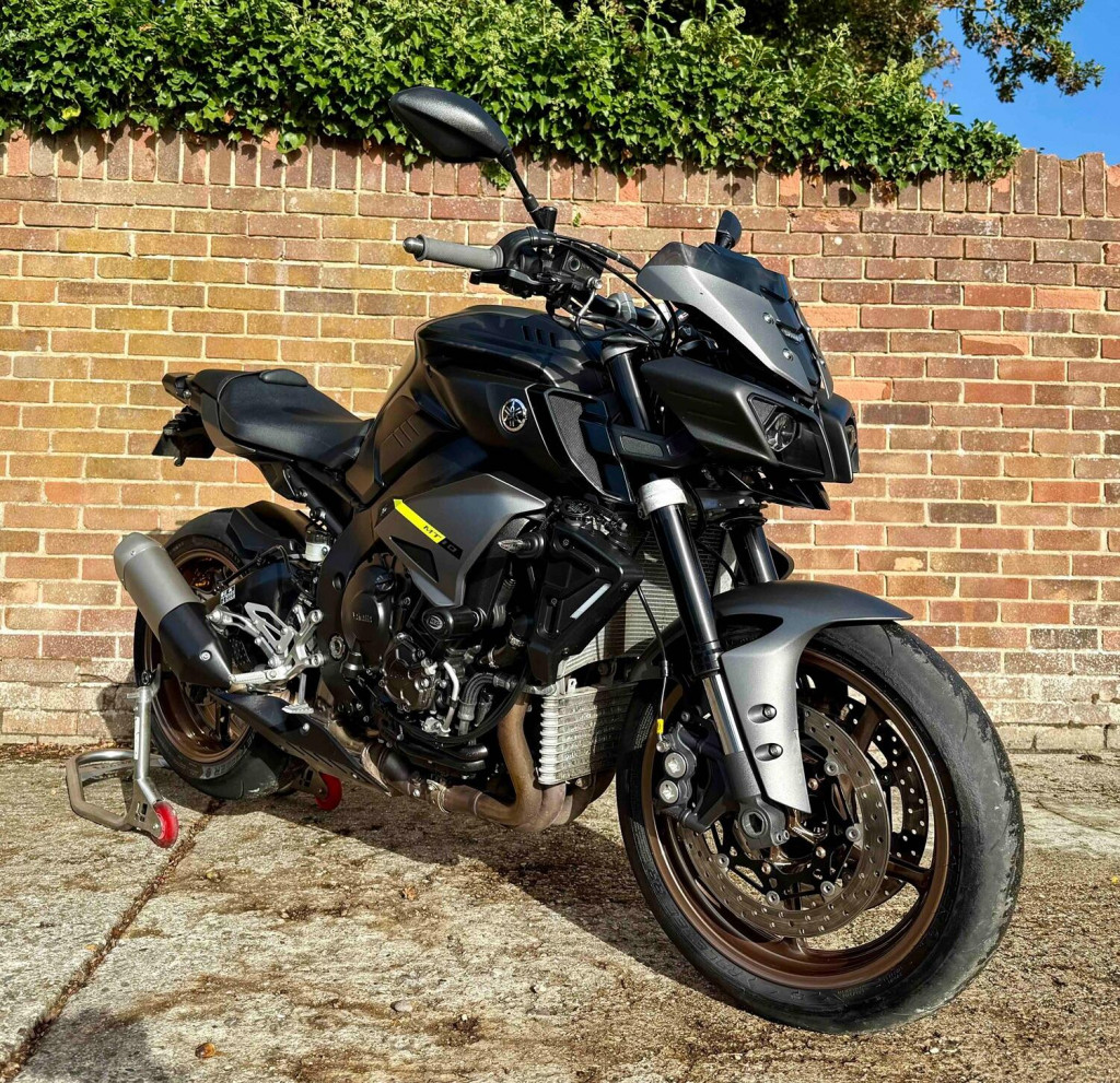 YAMAHA MT-10