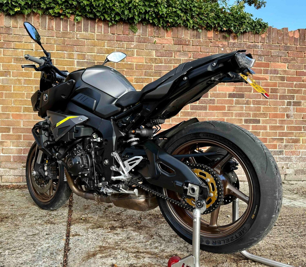 YAMAHA MT-10