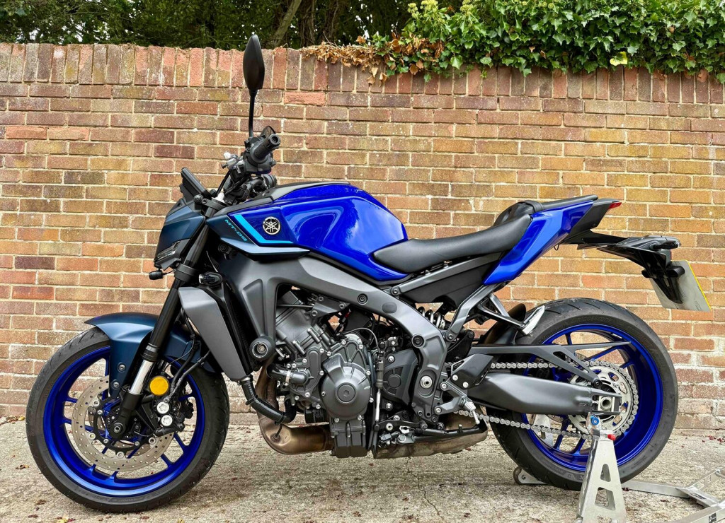 View YAMAHA MT-09 