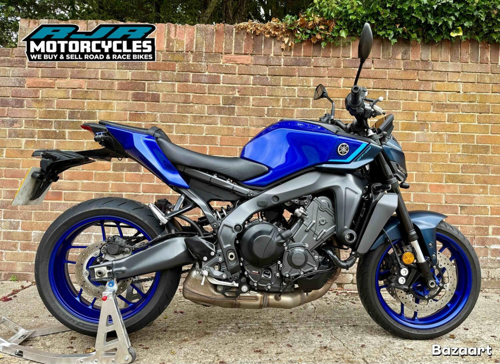 View YAMAHA MT-09 
