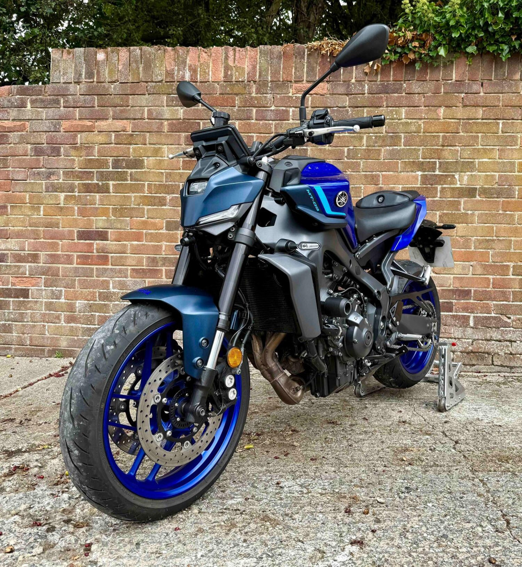 View YAMAHA MT-09 