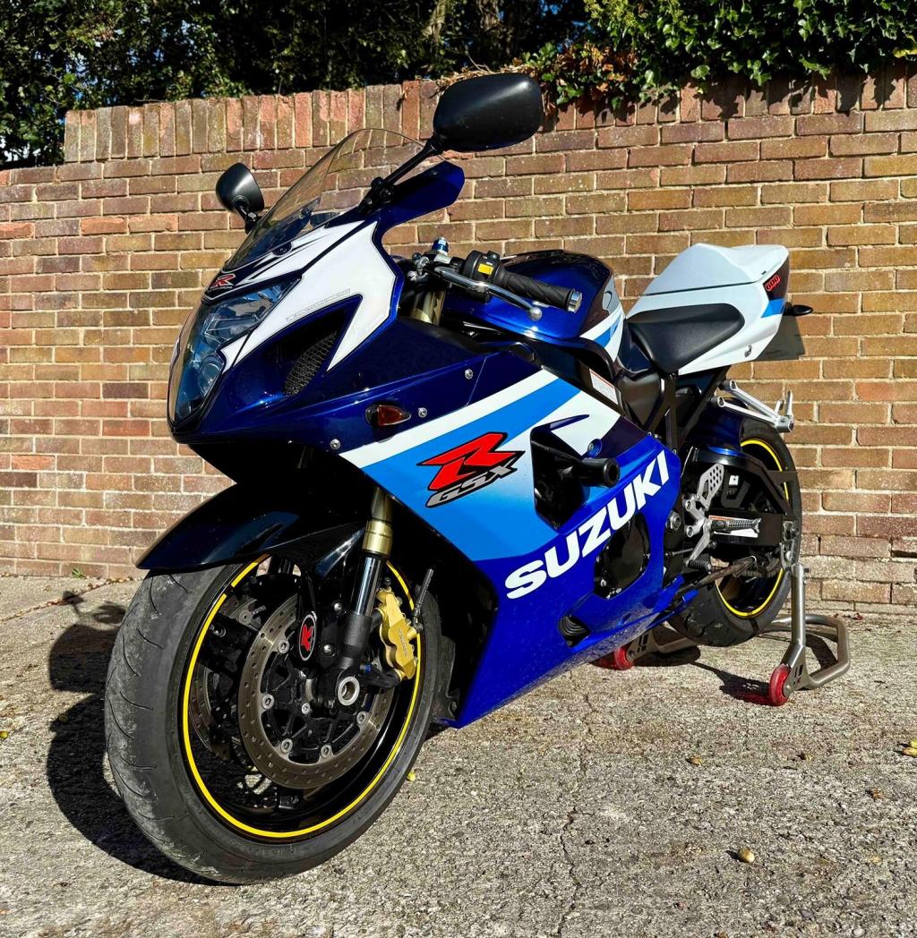 View SUZUKI GSXR600 