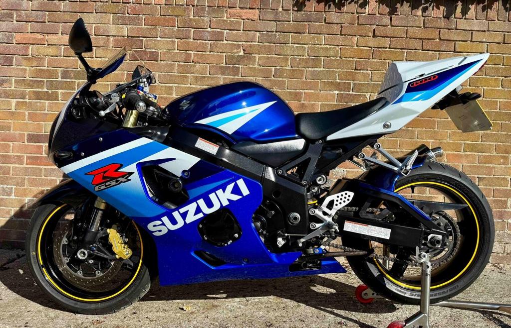 View SUZUKI GSXR600 