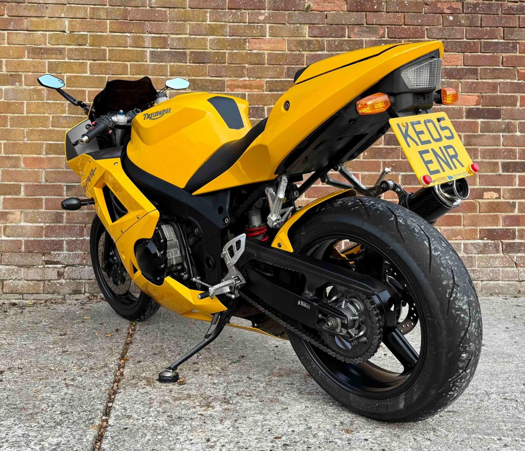 TRIUMPH DAYTONA 650